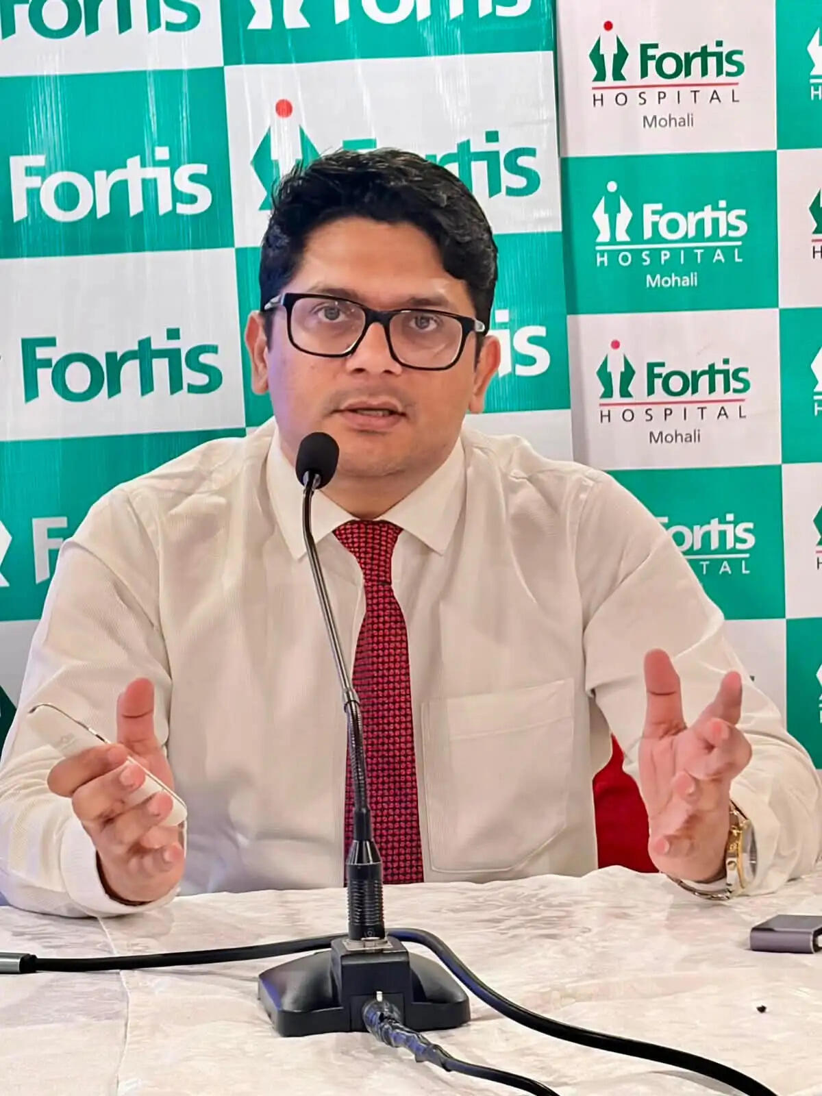 जंक फूड, खराब जीवनशैली और देर से जांच बढ़ा रहे कैंसर का खतरा : डॉक्टर जितेंद्र रोहिला