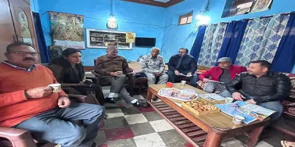 गांव चलो अभियान के दौरान कवीन्द्र ने कार्यकर्ताओं में भरा जोश