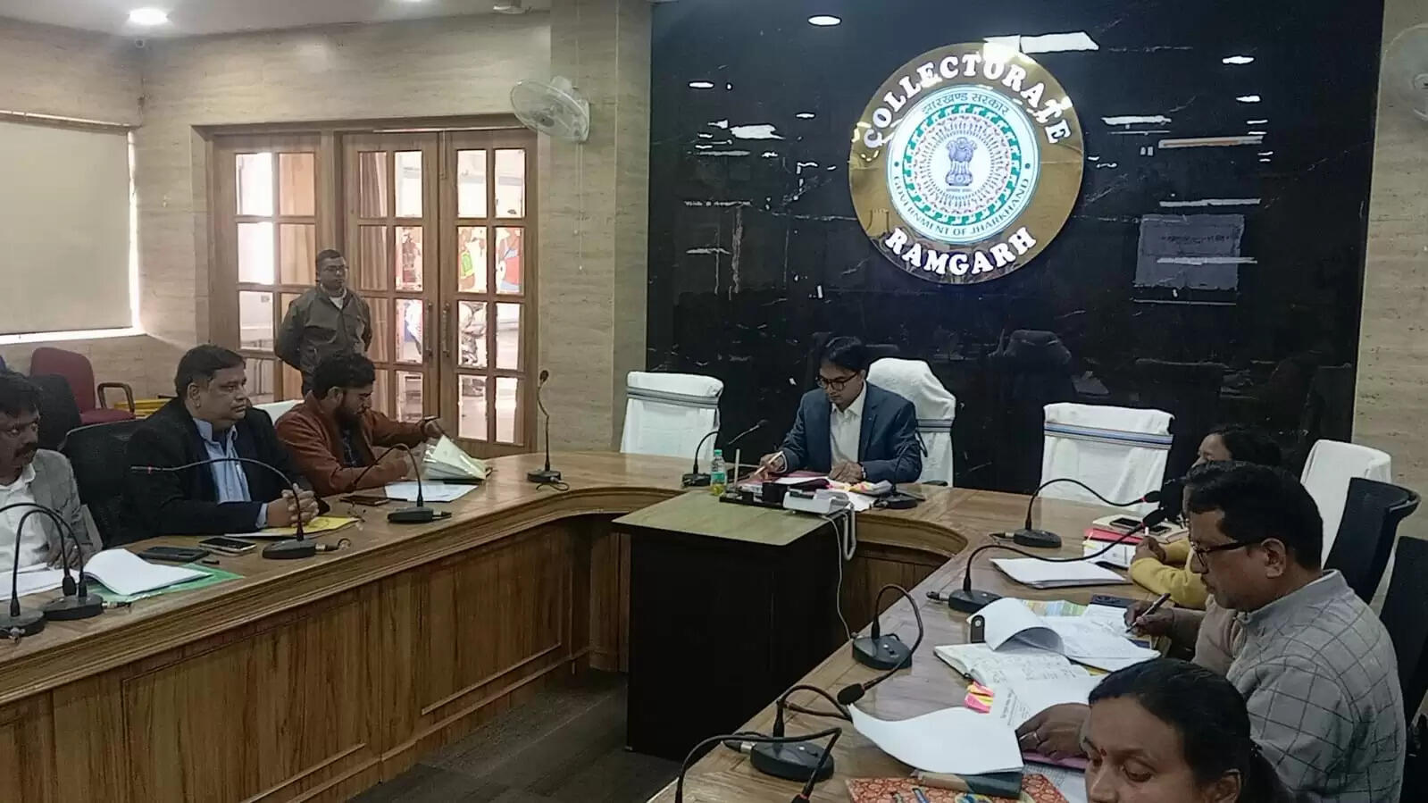 पशुपालन, गव्य विकास, मत्स्य पालन से जुड़े लाभुकों को योजनाओं का दें लाभ :डीसी