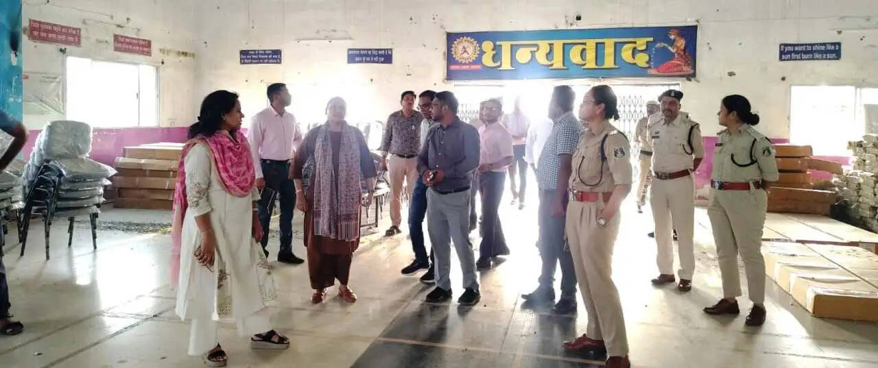 एमसीबी : कलेक्टर ने चिरमिरी और खड़गवां में जनसुविधाओं का लिया जायजा, जल संरक्षण को बताया प्राथमिकता