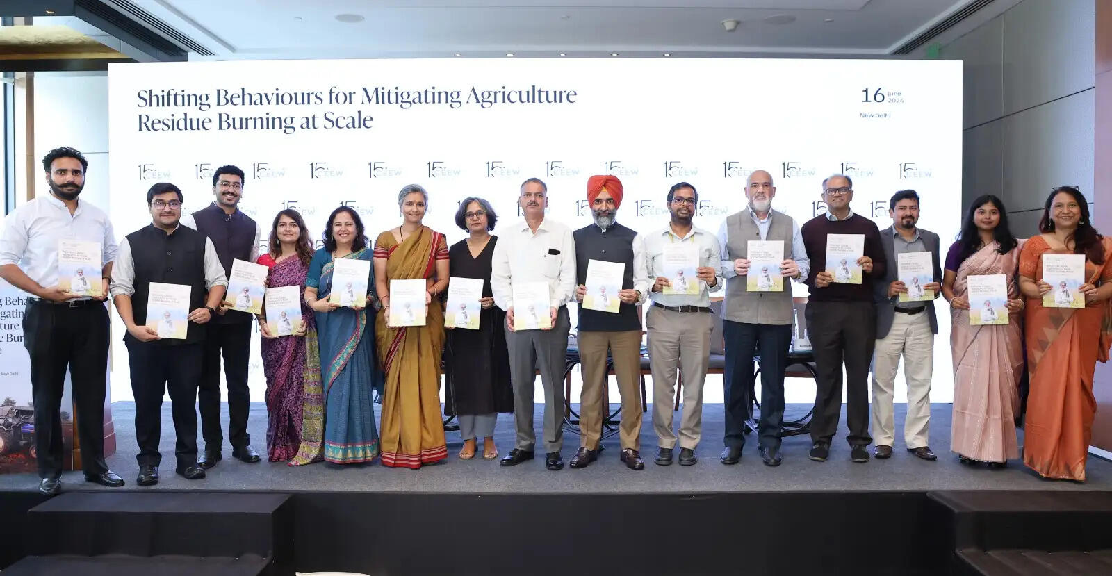 पराली जलाने से रोकने के लिए सही समय पर प्रेरित करने की जरूरत: सीईईडब्ल्यू रिपोर्ट