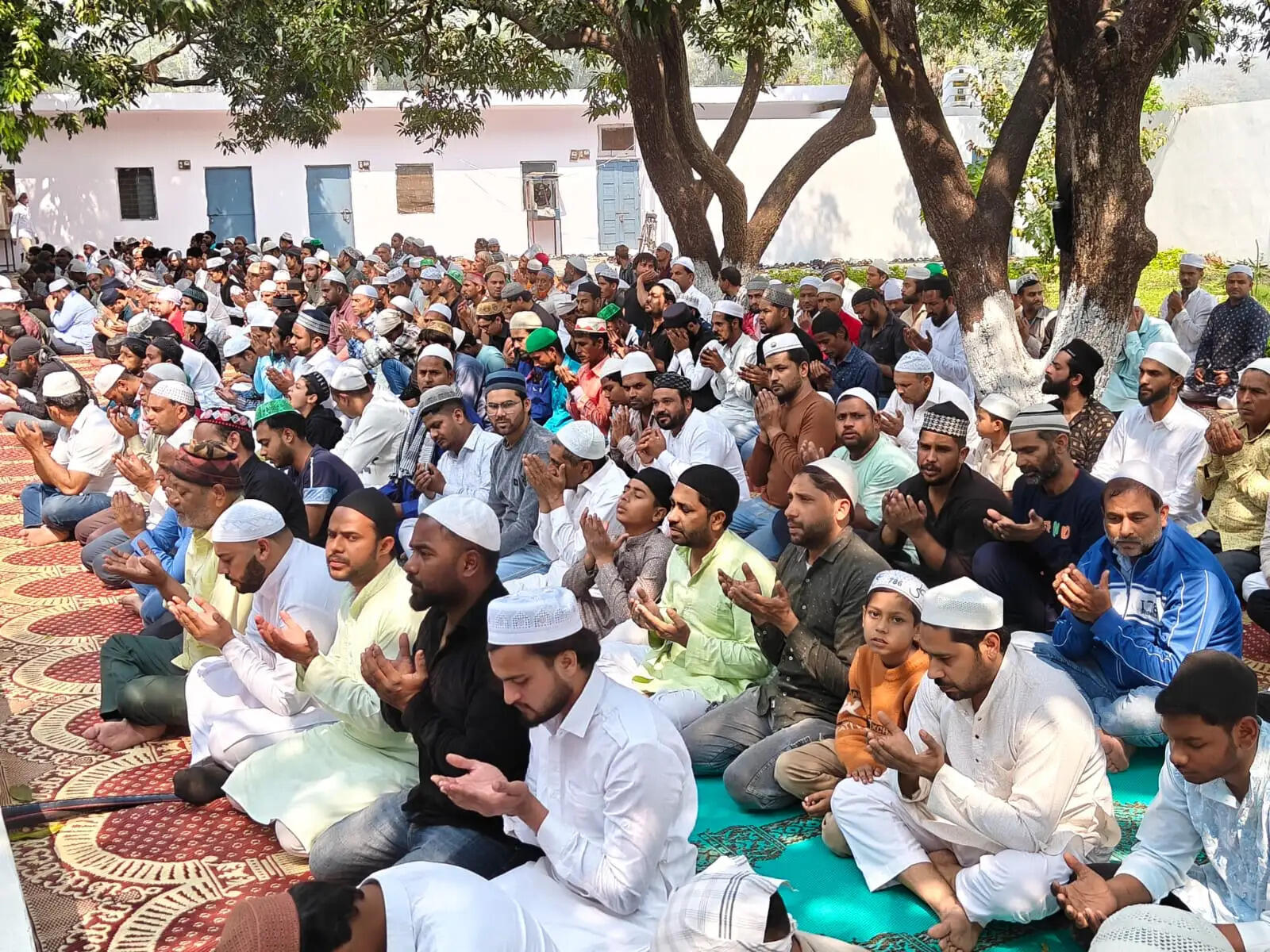 तीसरे जुमे की नमाज अदा कर रोजेदारों ने मांगी अमनचैन और खुशहाली