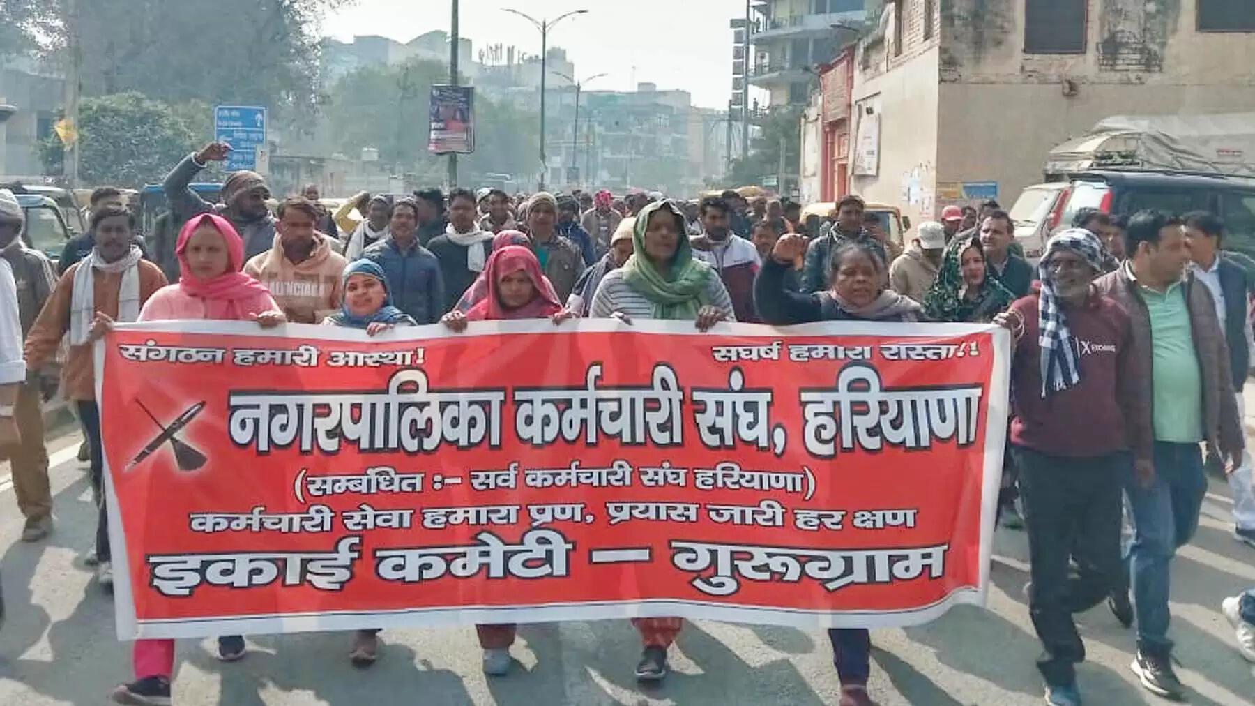 गुरुग्राम: पार्षद पति पर जातिसूचक शब्द कहने का आरोप, गिरफ्तारी पर अड़े सफाईकर्मी