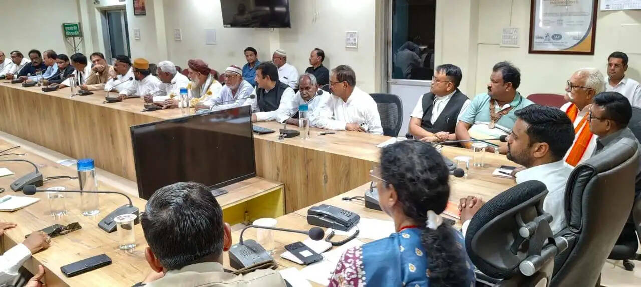 दमोह:लापरवाही पर होगी सख्त कार्रवाई, शांति समिति में बोले कलेक्टर