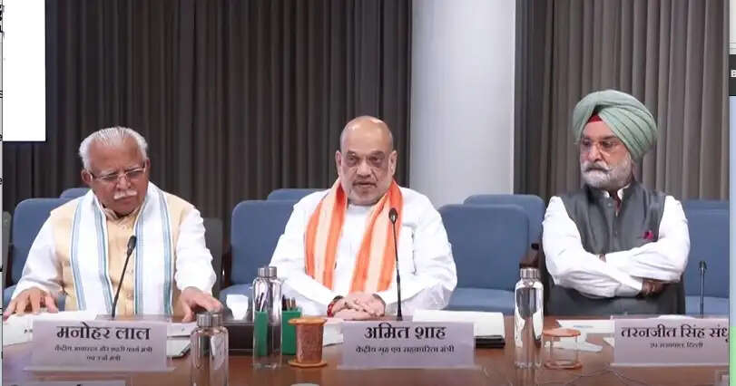 दिल्ली की झुग्गियों के पुनर्वास व पुनर्स्थापन पर अमित शाह ने की उच्चस्तरीय बैठक