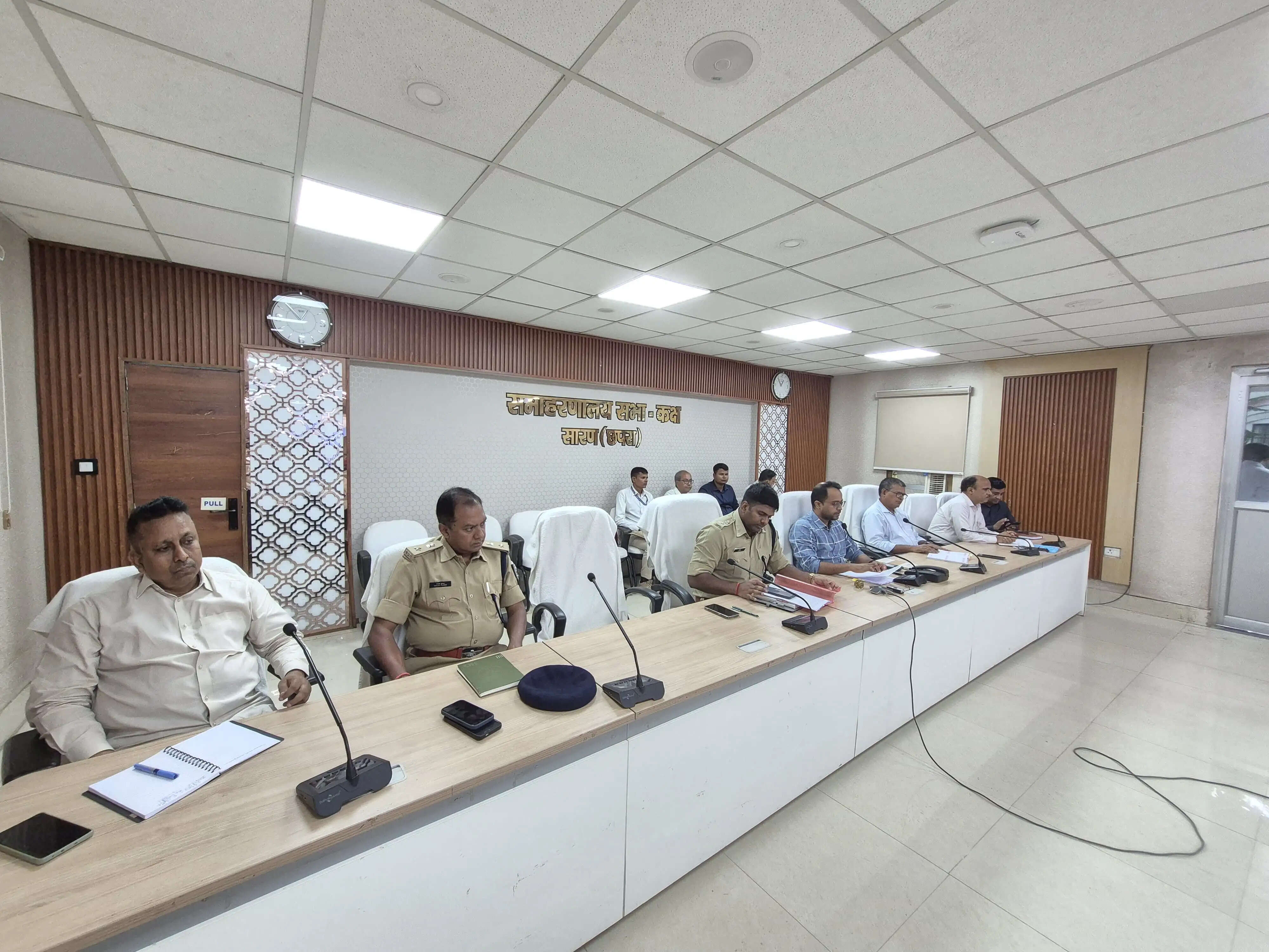 15 दिन में शराब विनष्टीकरण और हफ्ते भर में हो वाहनों का मूल्यांकन: जिलाधिकारी