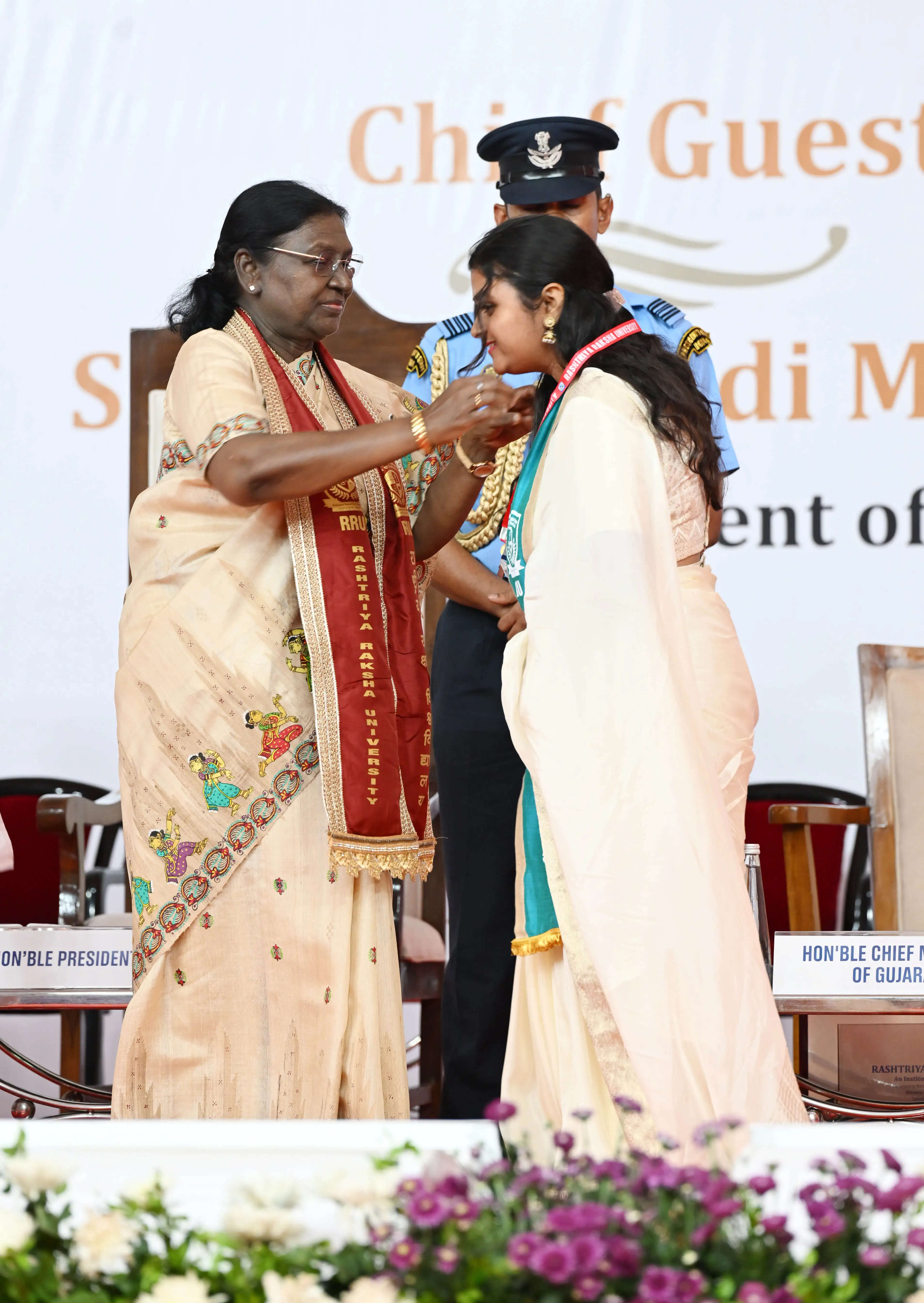 रक्षा क्षेत्र की नई चुनौतियों को परास्त करने की दक्षता हासिल करें- राष्ट्रपति