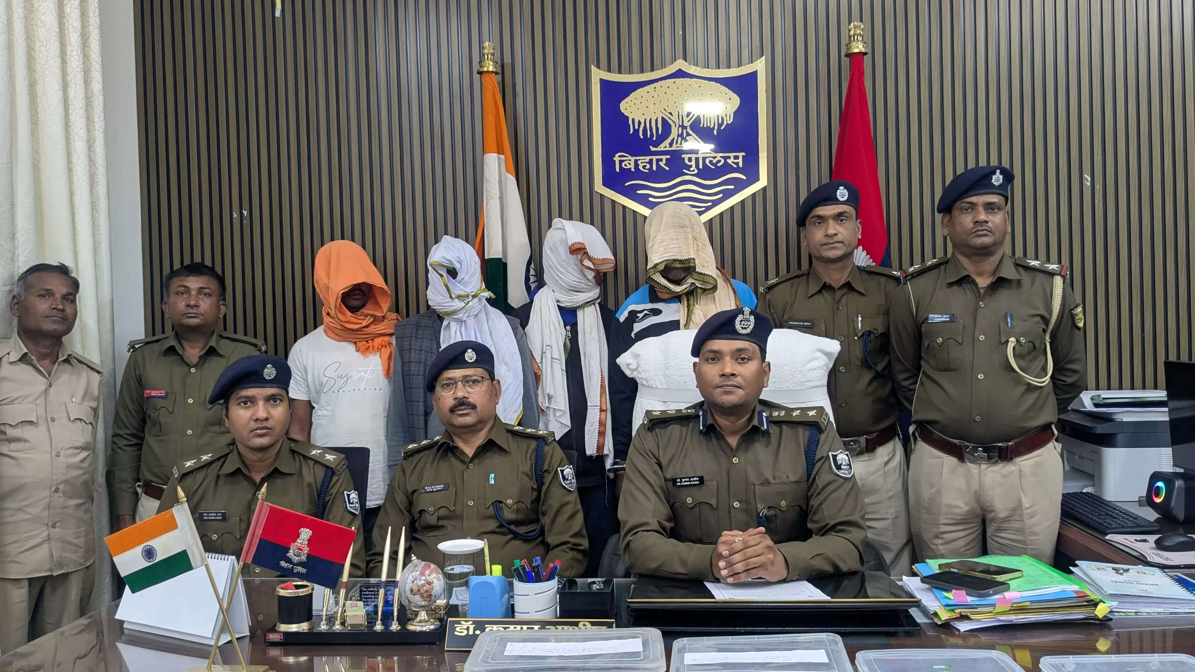 सारण में शराब माफिया पर पुलिस का शिकंजा, पांच तस्करों काे किया गिरफ्तार