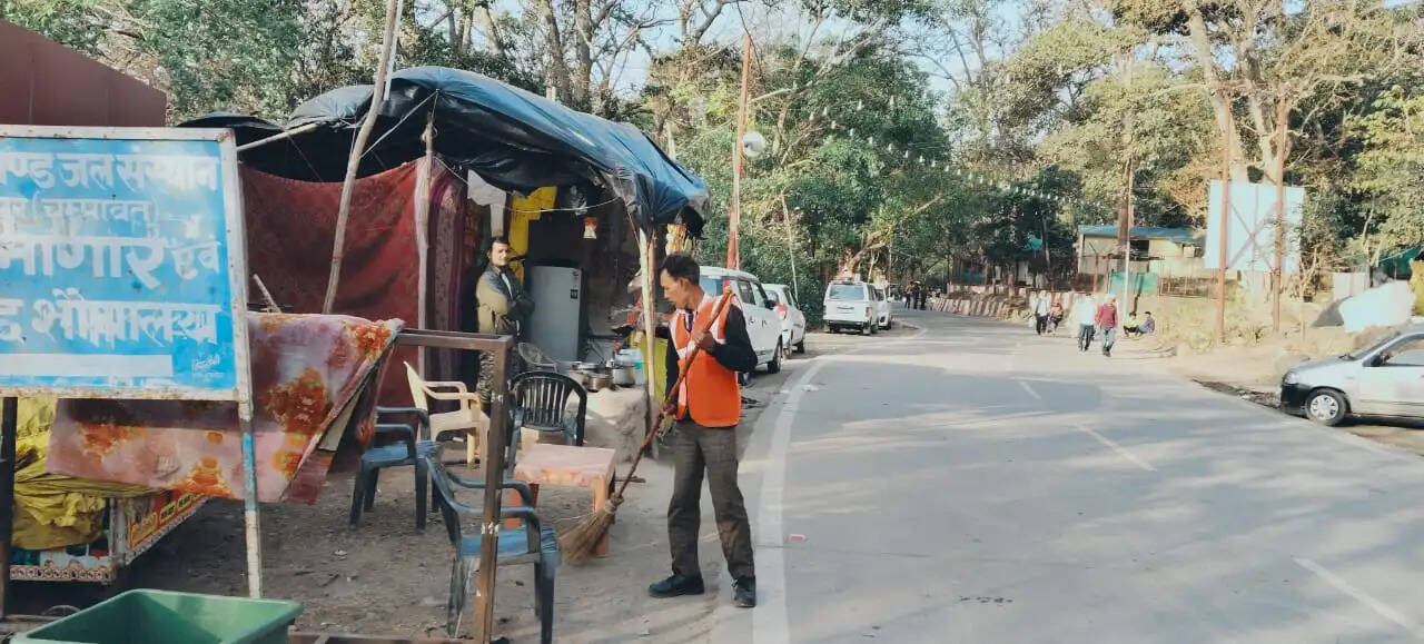प्रशासन ने मंदिर परिसर और मार्ग को स्वच्छ और व्यवस्थित बनाने के लिए उठाए कदम