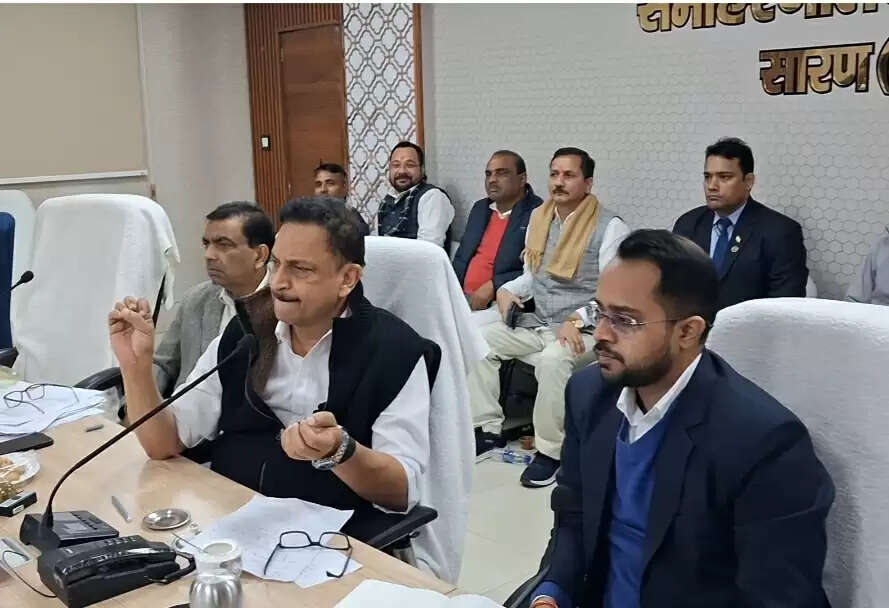 सांसद रुडी और डीएम वैभव श्रीवास्तव ने खींची भविष्य की रूपरेखा