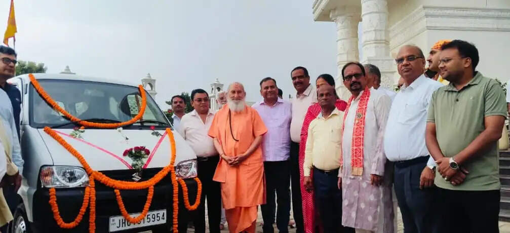 सद्गुरु कृपा अपना घर आश्रम को मिला सेवा वाहन