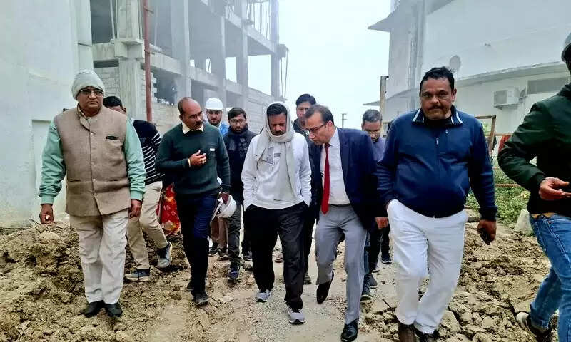 रीवाः उप मुख्यमंत्री शुक्ल ने निर्माणधीन एमसीएच भवन का किया निरीक्षण