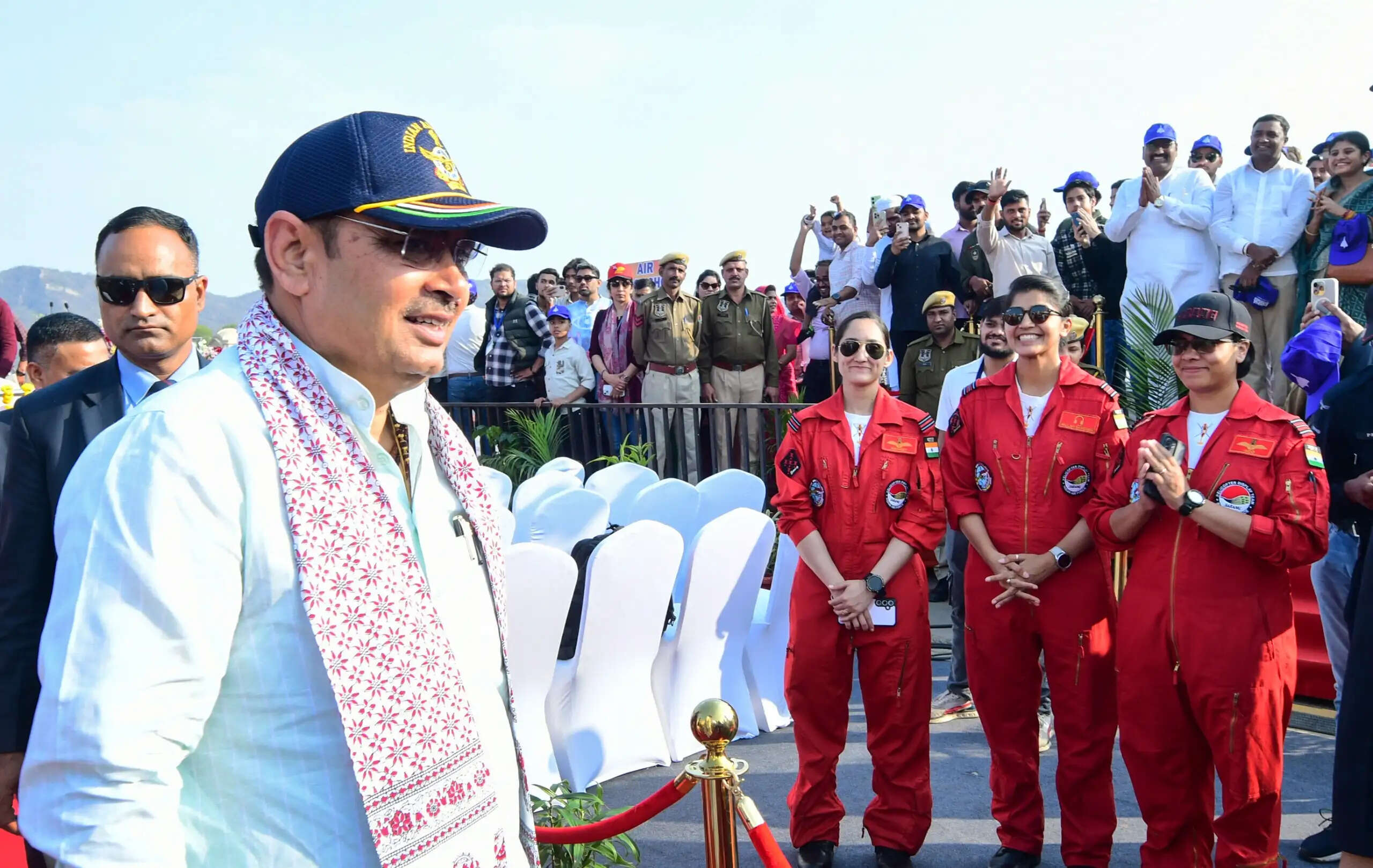 जलमहल की पाल पर सूर्यकिरण एरोबैटिक एवं सारंग हेलिकॉप्टर डिस्प्ले का हुआ आयोजन