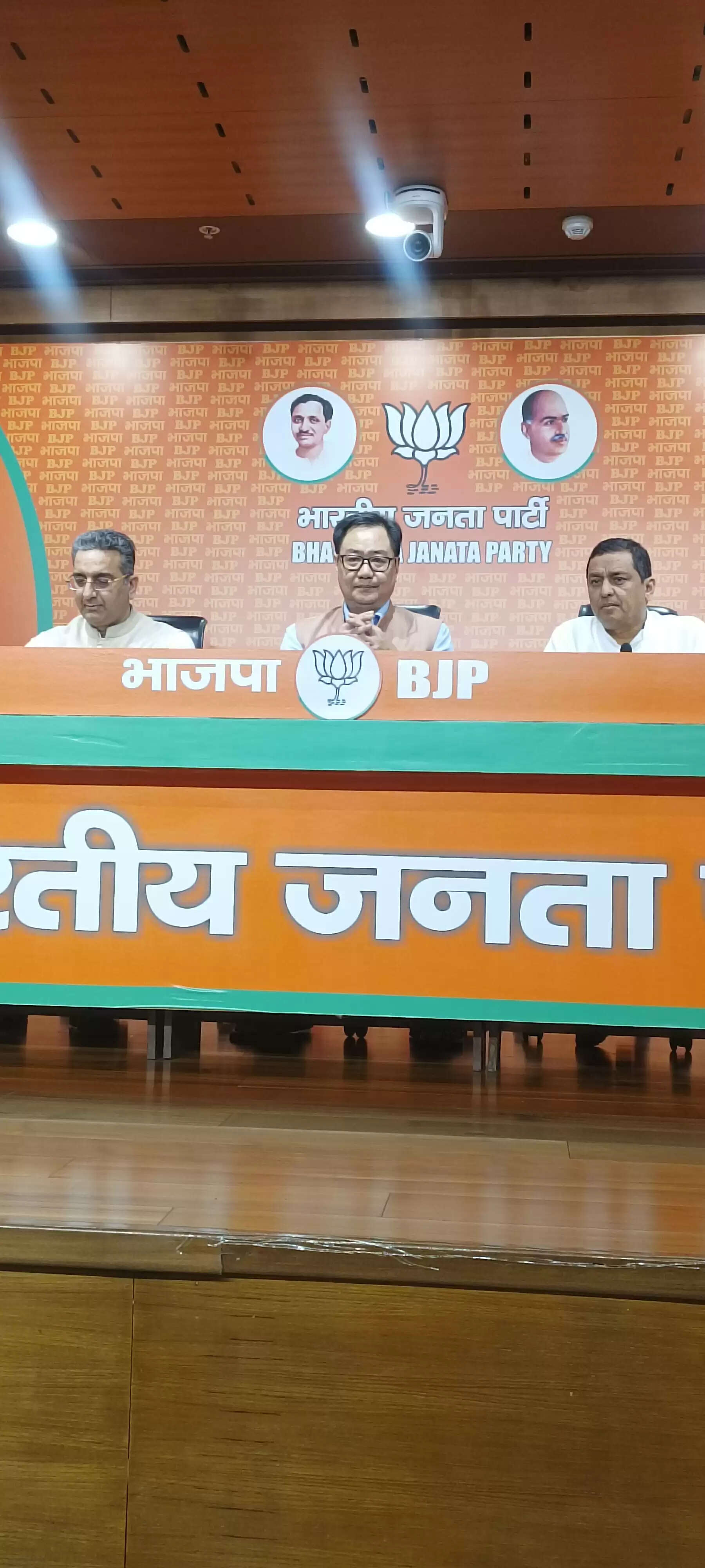 (लीड) भाजपा का पलटवार, हार की जिम्मेदारी से बचने का बहाना खोज रहे हैं राहुल गांधी