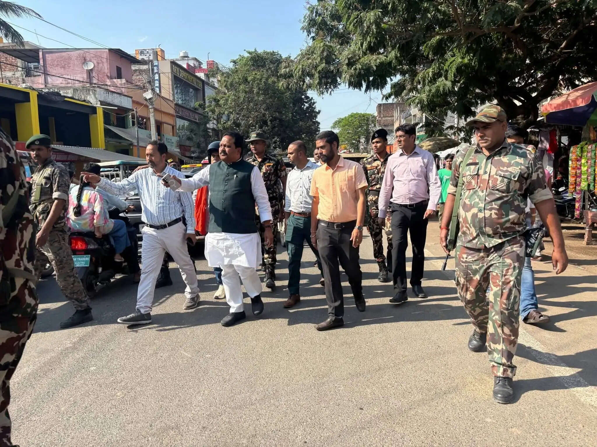 सांसद ने मिशन विकसित और नगर सौंदर्यीकरण के तहत सड़क चौड़ीकरण कार्य का किया निरीक्षण