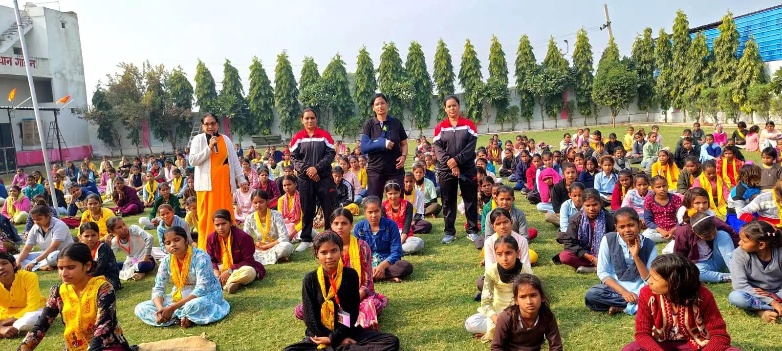 महिला पुलिस टीम ने बेटियों को सिखाए आत्मरक्षा के गुर