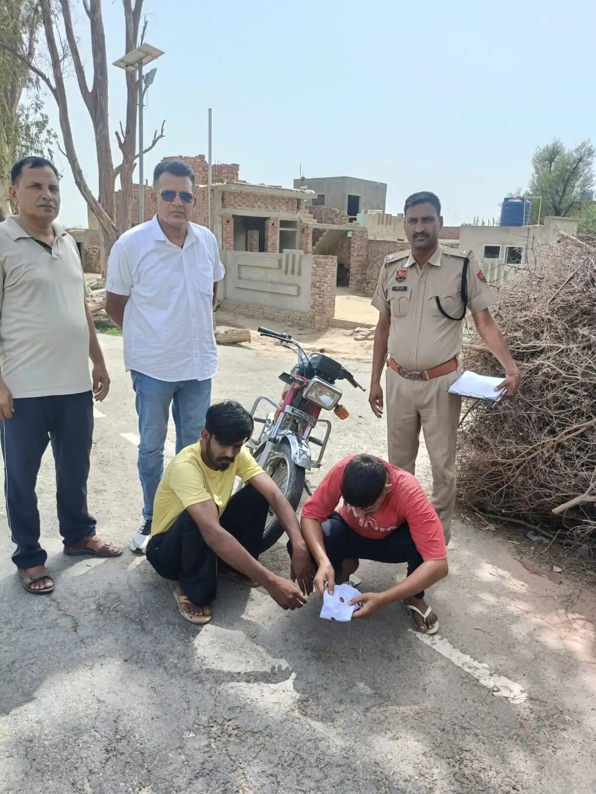 सिरसा: नशा तस्करों पर पुलिस का शिकंजा, आठ गिरफ्तार