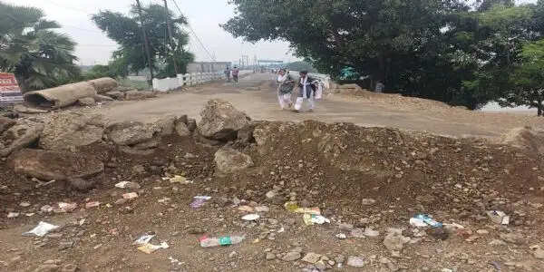 कहलगांव में एनएच-80 का कुआं पुल बना 'मौत का झूला', अनदेखी के खिलाफ उग्र हुआ जन आंदोलन
