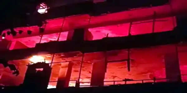 हिसार : फर्नीचर हाउस में भीषण आग, तैयार फर्नीचर जलकर राख