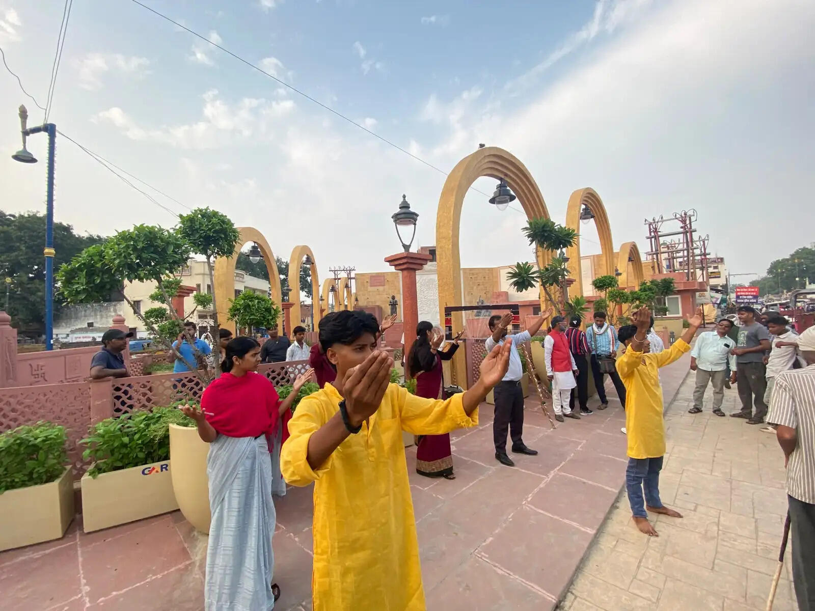 संवादों में सेवा का संकल्प, नाट्य प्रस्तुतियों से गूंजा जनकल्याण का संदेश
