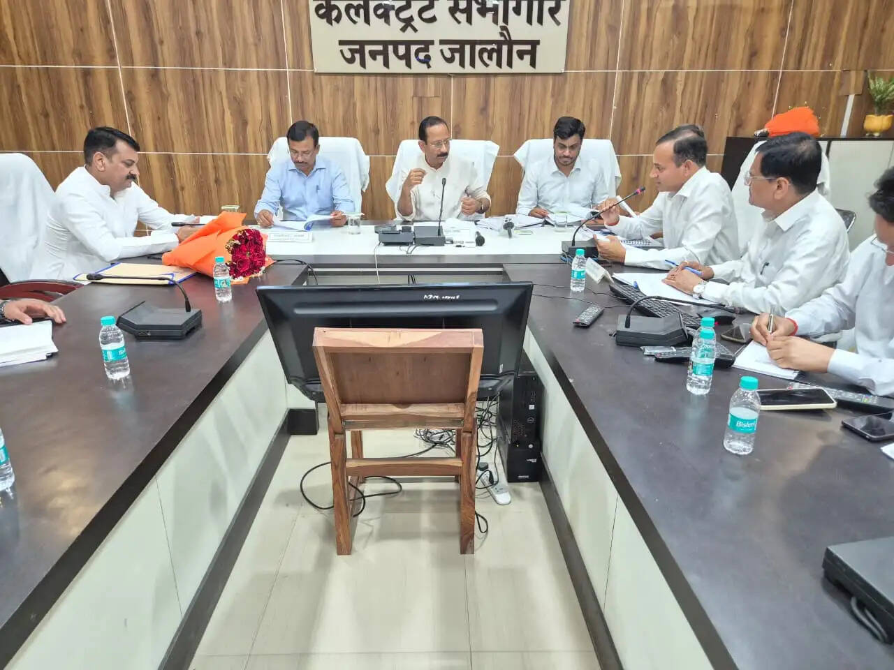 अवैध निर्माण व अवैध प्लाटिंग पर सख्त कार्रवाई के निर्देश