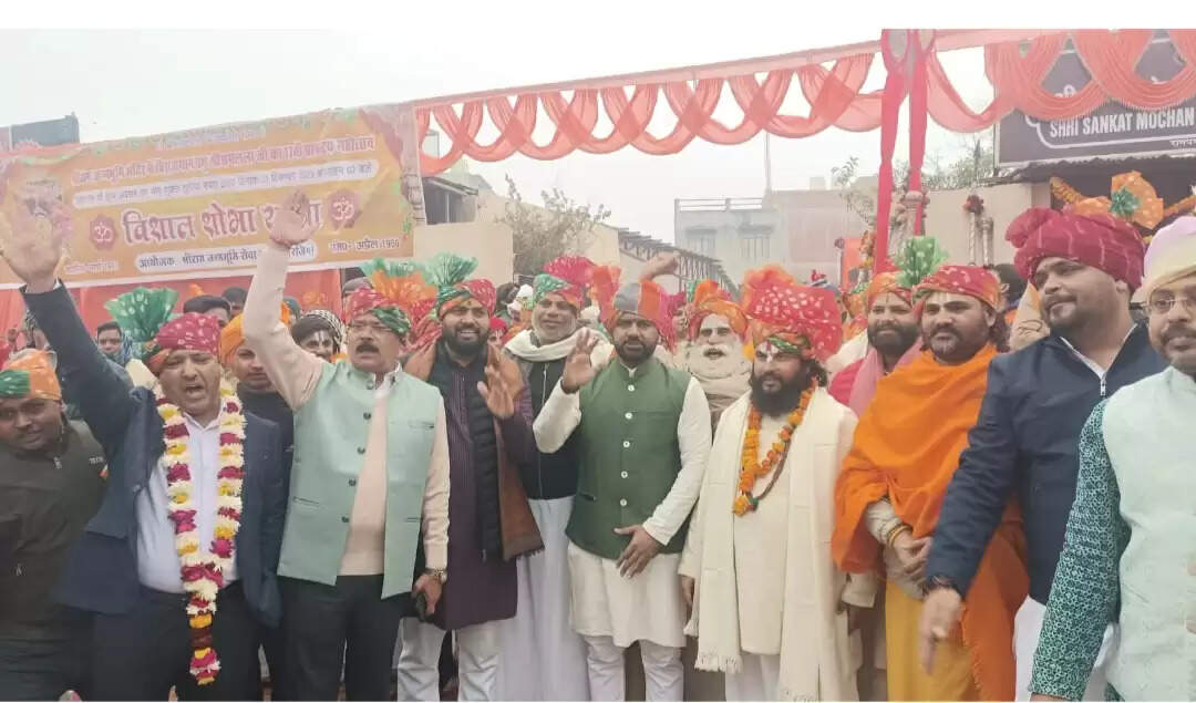 श्रीरामलला के 77वें प्राकट्य महोत्सव पर पूजित कलश और हनुमान जी महाराज के शाही निशान के साथ निकली भव्य शोभायात्रा