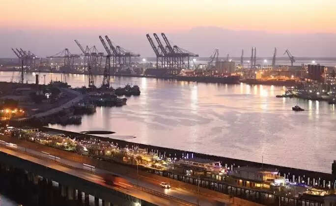 पाकिस्तान के तीन बंदरगाहों कराची, कासिम, ग्वादर में हाई अलर्ट