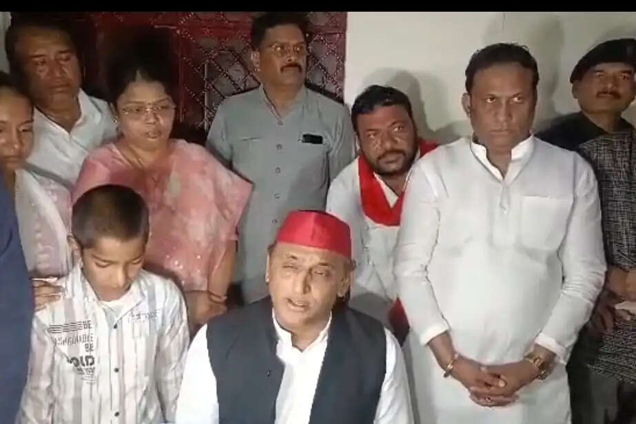 लाल टोपी वाले ही कानपुर की लाल इमली मिल को शुरू करायेंगे : अखिलेश