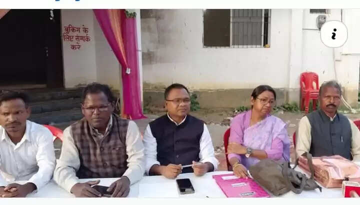 आदिवासियों के नाम पर राजनीतिक रोटी सेंक रहे विधायक : मोर्चा