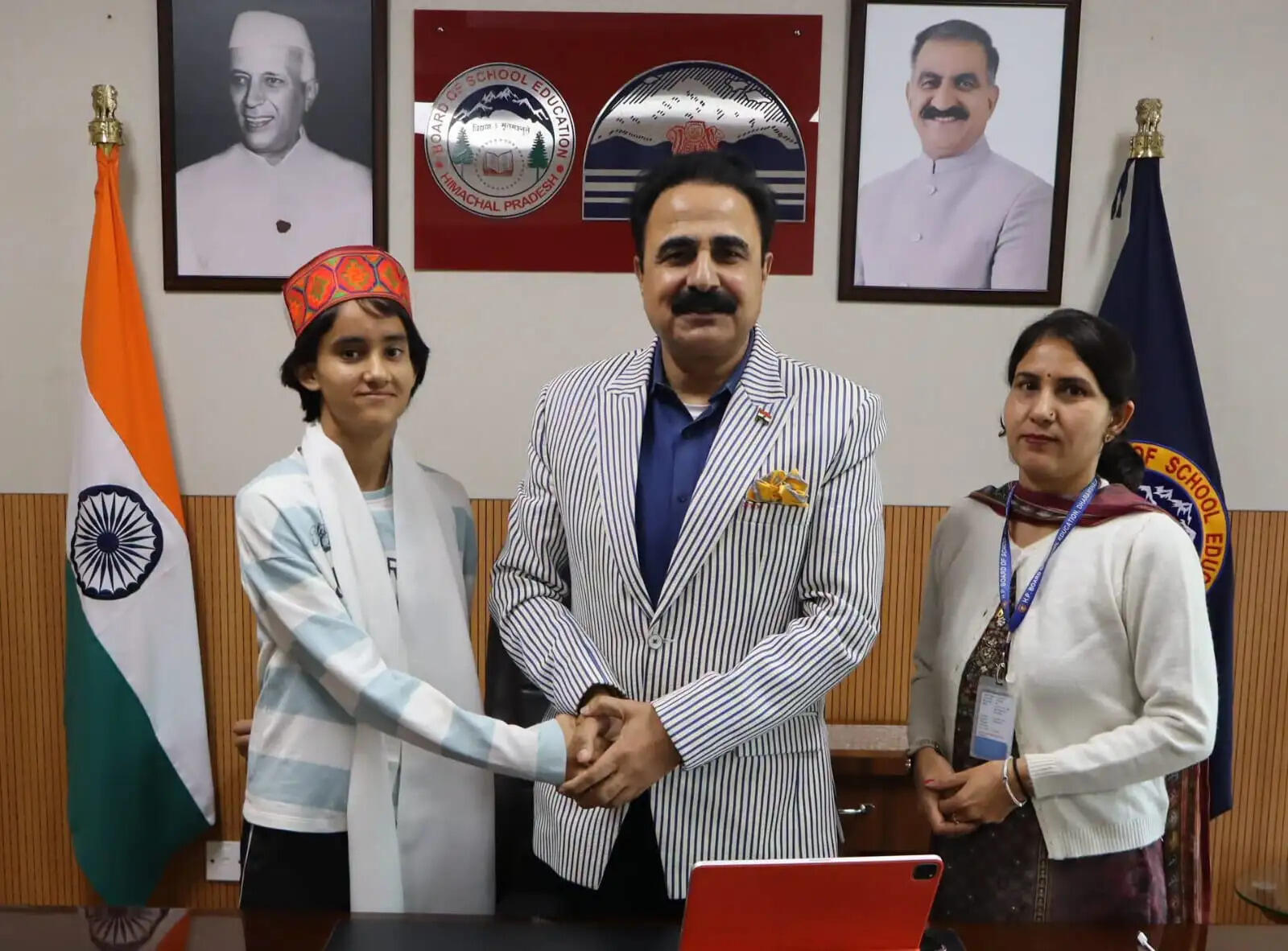 बैडमिंटन खिलाड़ी प्रिया शर्मा का राष्ट्रीय स्तर पर चयन, बोर्ड अध्यक्ष ने किया सम्मानित