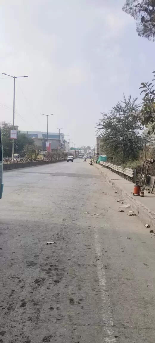 अंबिकापुर: रिंग रोड पर खड़े भारी वाहनों पर पुलिस की सख्ती, मौके से हटवाए वाहन