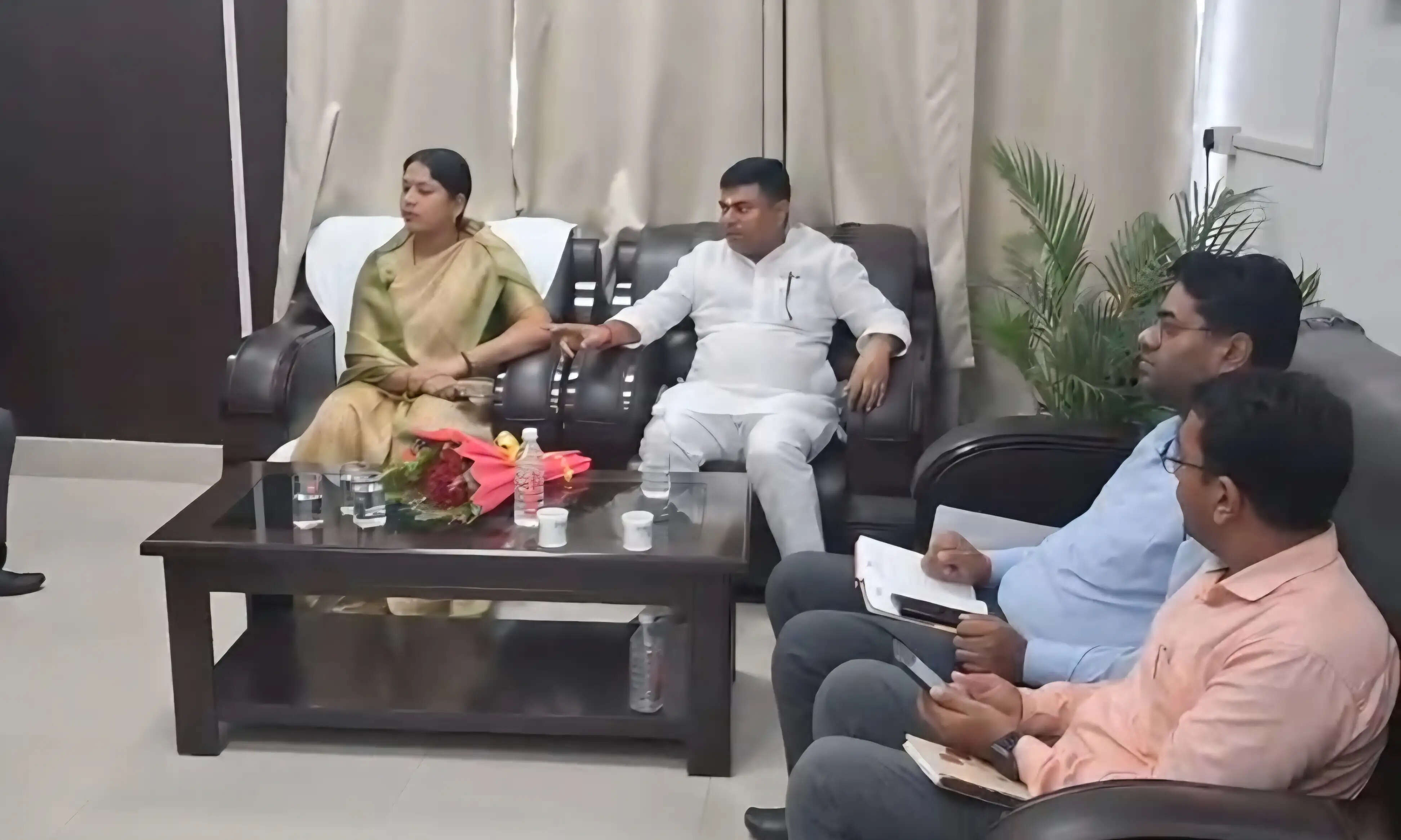 छपरा में बिजली समस्याओं पर भड़कीं विधायक, अधिकारियों को दी चेतावनी