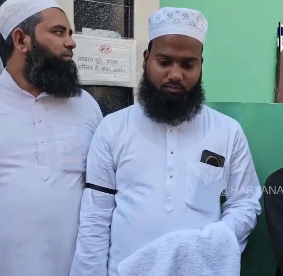 यमुनानगर में काली पट्टी बांधकर अता की नमाज