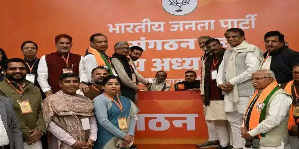 हरियाणा&nbsp;के&nbsp;मुख्यमंत्री&nbsp;समेत&nbsp;बीस&nbsp;नेता&nbsp;बने&nbsp;भाजपा&nbsp;अध्यक्ष&nbsp;के&nbsp;प्रस्तावक