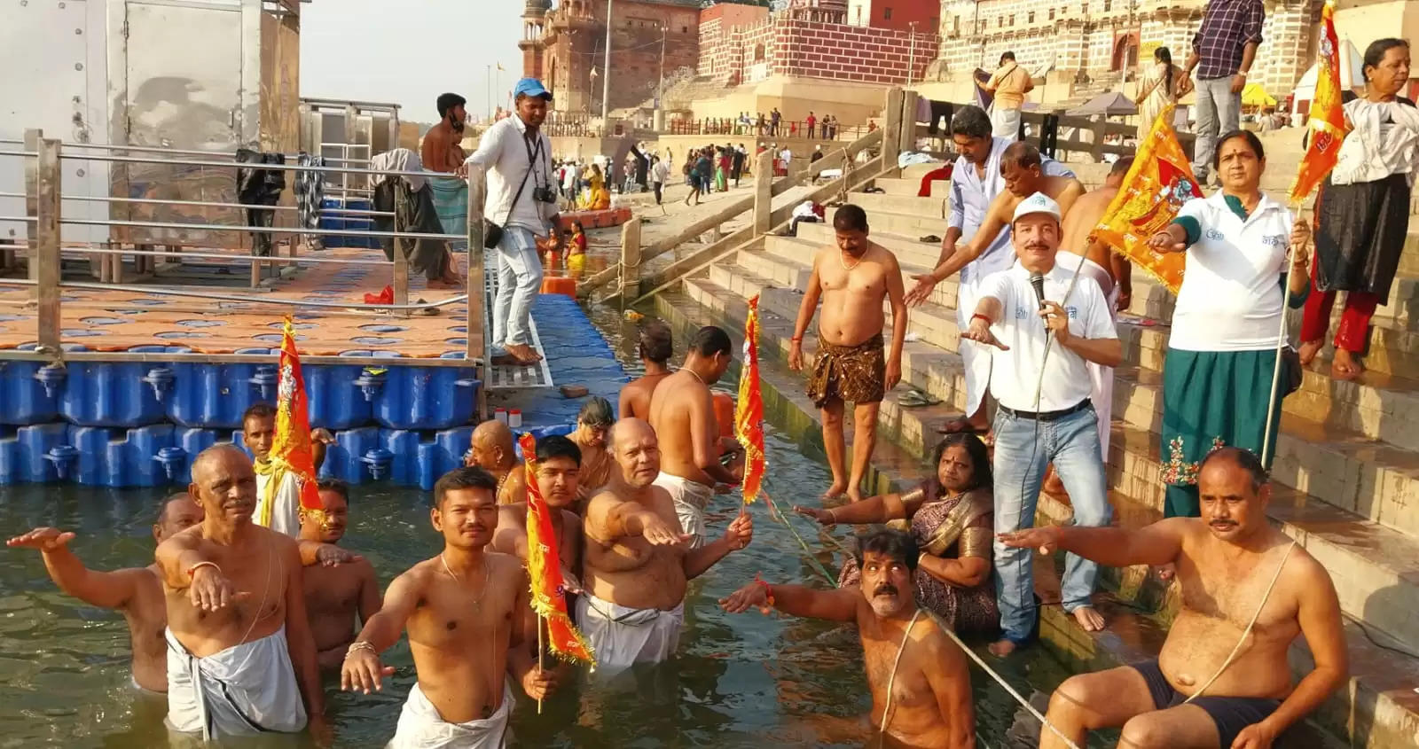 वाराणसी : गंगा तट पर पूजे गए संकटमोचक, हनुमान घाट पर हुई सफाई