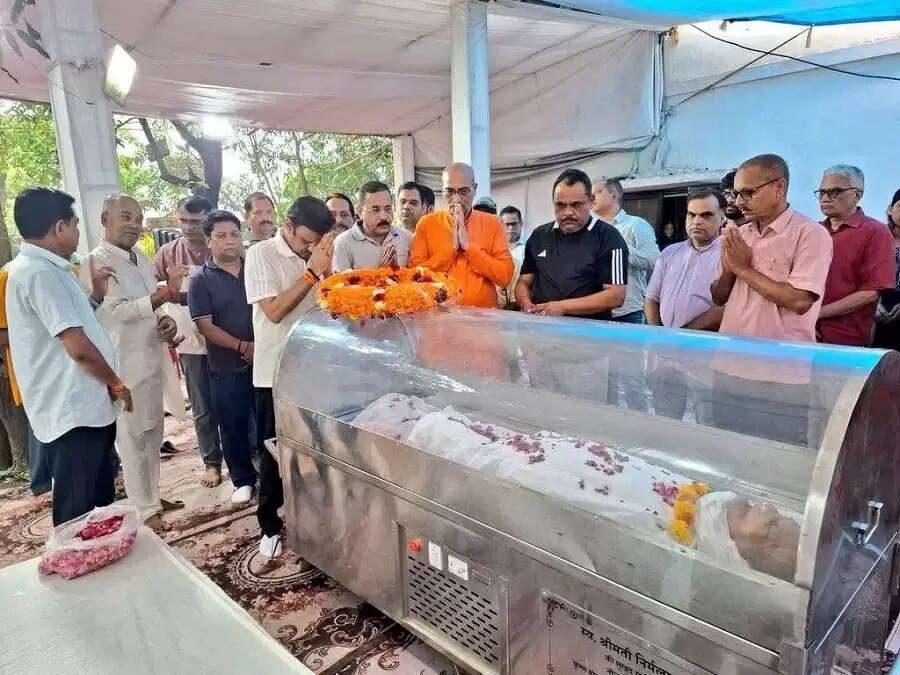 उप मुख्यमंत्री शुक्ल और देवड़ा ने सीएम डॉ. यादव के ससुर ब्रह्मानंद यादव के निधन पर किया शोक व्यक्त