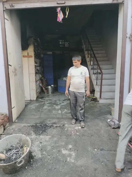 कैथल: टेंट हाउस के गोदाम में भीषण आग, लाखों का सामान जलकर राख