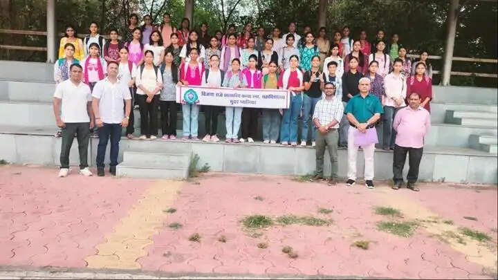 ग्वालियरः विजयाराजे शासकीय कन्या स्नातकोत्तर महाविद्यालय में दीक्षारंभ समारोह संपन्न