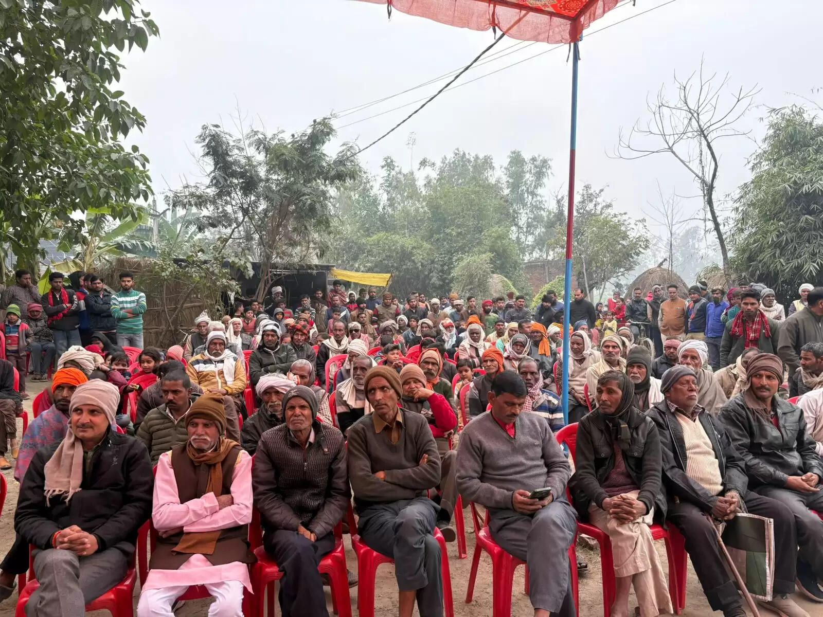 तटबंध न बना तो सभी बाजार बंद करने की चेतावनी