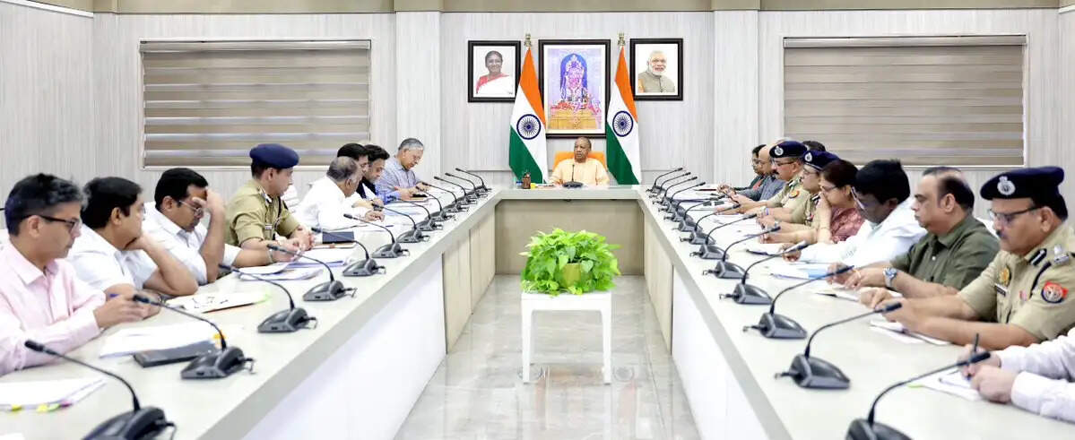 लखनऊ की दुर्भाग्यपूर्ण घटना प्रदेश के लिए बड़ा सबक, फायर सेफ्टी मानकों से कोई समझौता नहीं : मुख्यमंत्री योगी