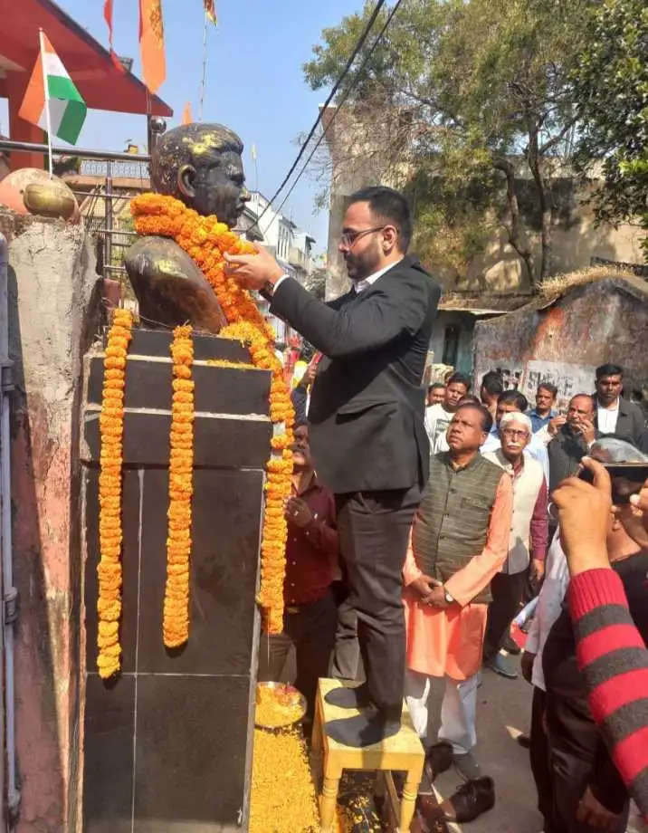 लोहरदगा में स्वतंत्रता सेनानी स्व. बुद्धन सिंह की पुण्यतिथि पर दी श्रद्धांजलि