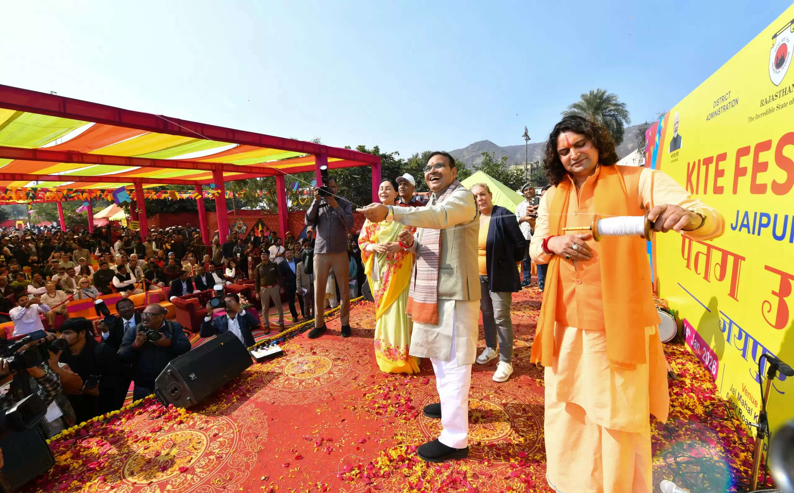 मुख्यमंत्री भजनलाल शर्मा ने पतंग उड़ाकर किया पतंग उत्सव का शुभारंभ