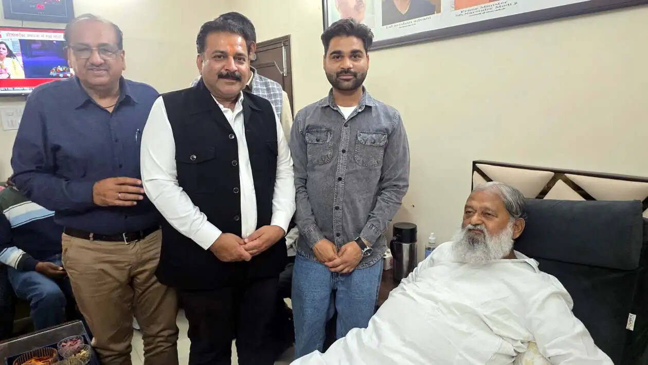 हिसार के भाजपा नेताओं ने अंबाला छावनी पहुंचकर जाना अनिल विज का हालचाल