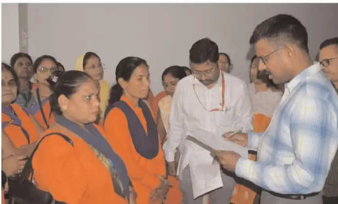 तीन माह से भुगतान नहीं मिलने पर आशा कार्यकर्ताओं की अनिश्चितकालीन हड़ताल