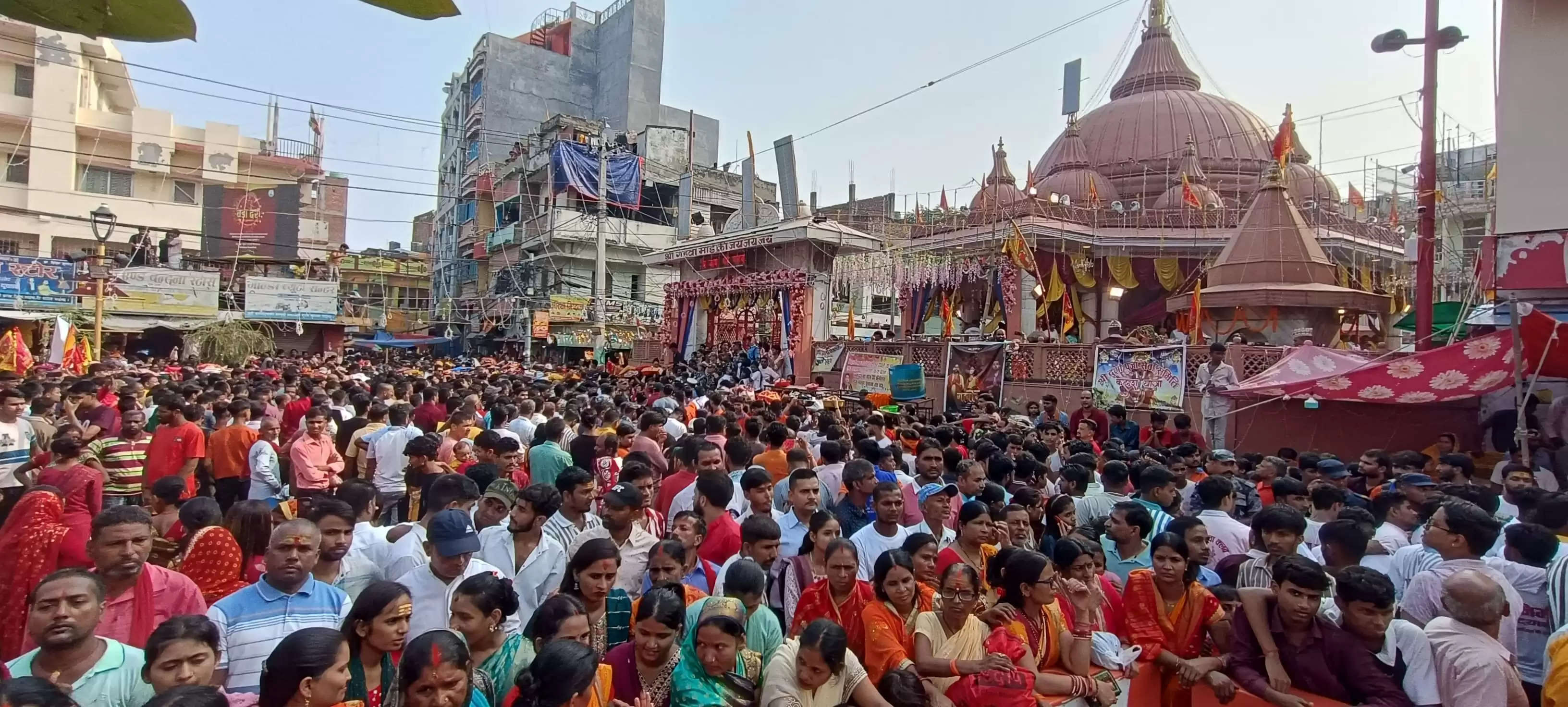 वीरगंज के गहवा माई मंदिर में मनायी गयी फूला पाती की रस्म