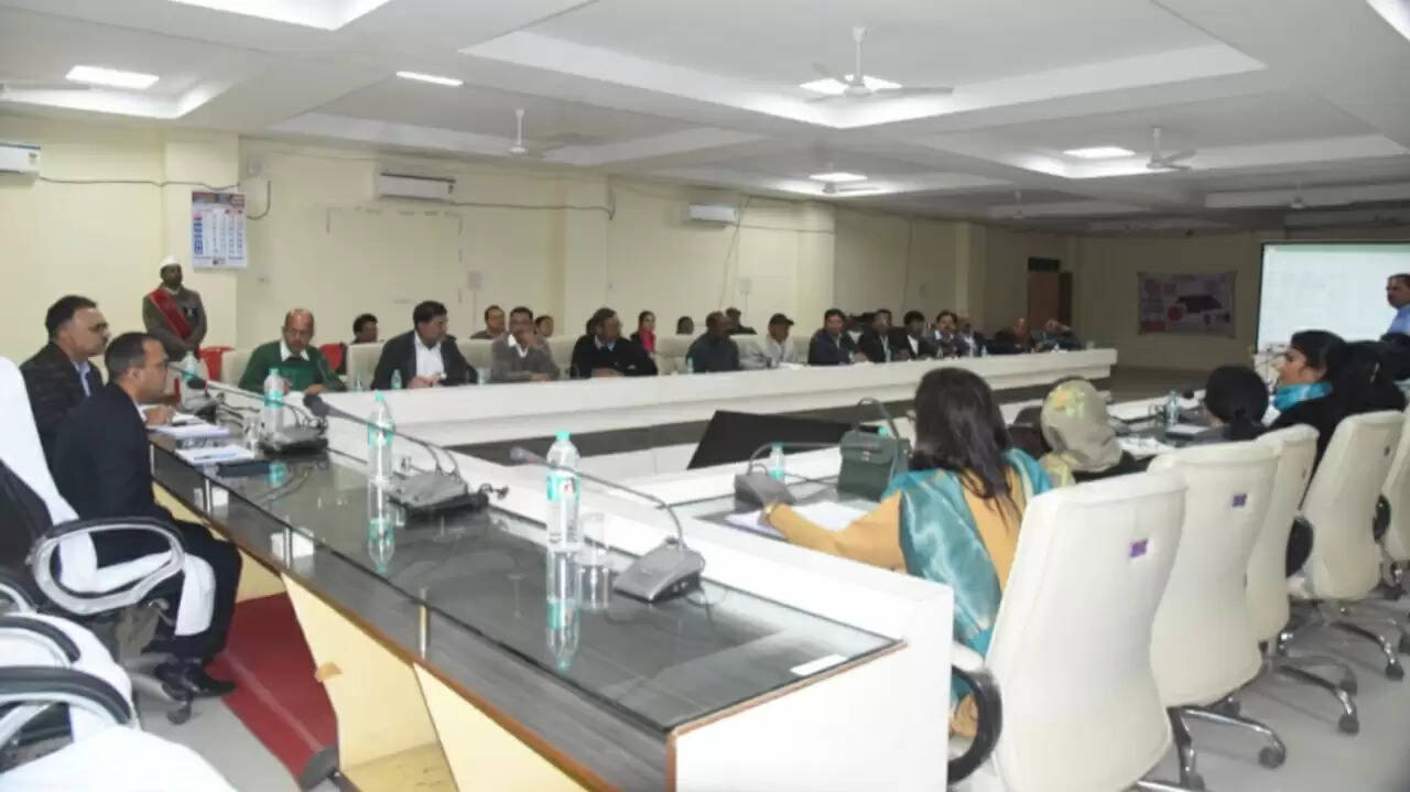 अंबिकापुर: बोर्ड रिजल्ट सुधार पर कलेक्टर सख्त, 80 प्रतिशत से कम परिणाम वाले स्कूलों को 95 प्रतिशत का लक्ष्य