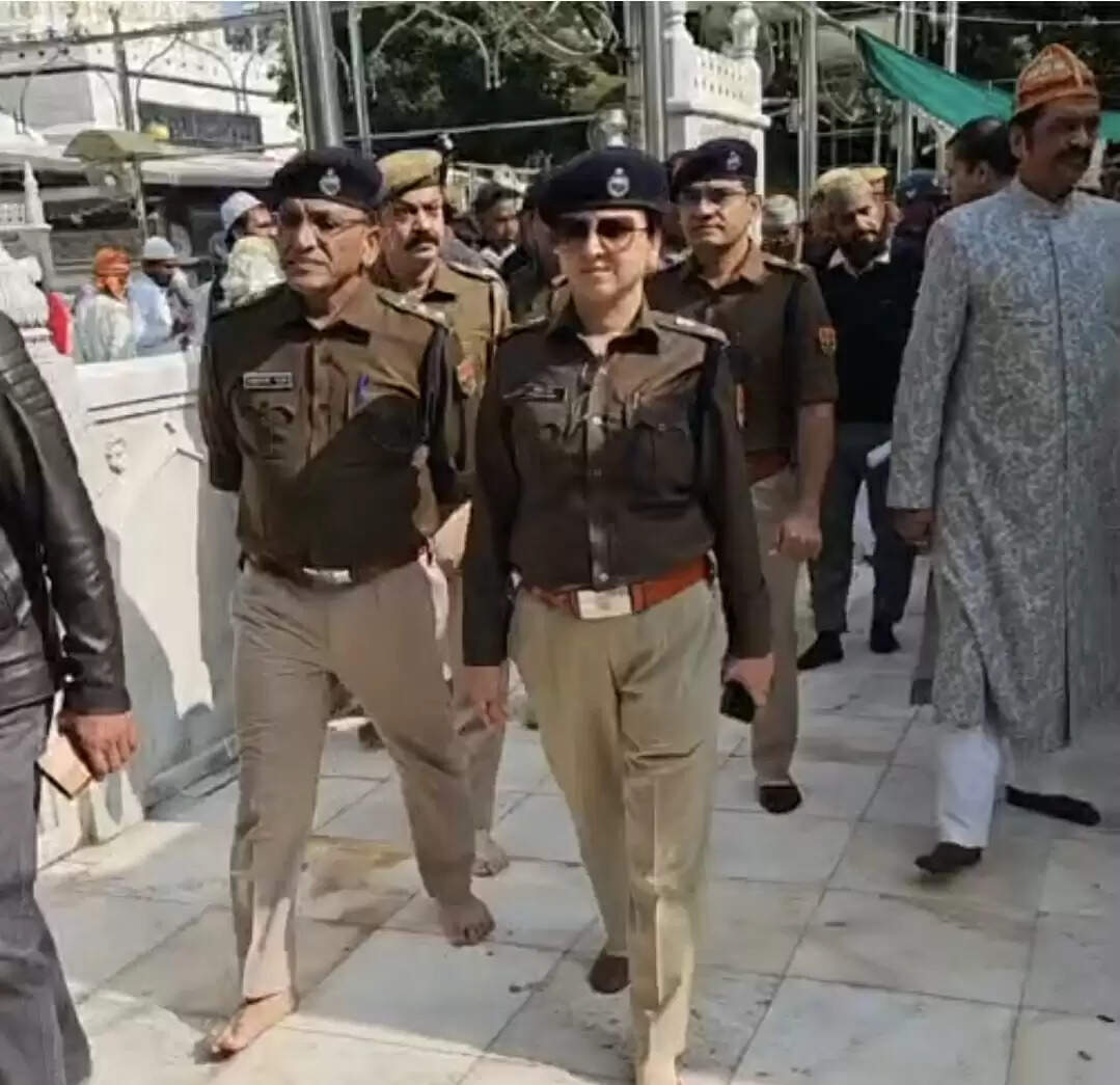 खादिमों को लाइसेंस व दरगाह अतिक्रमण पर टकराव के हालात