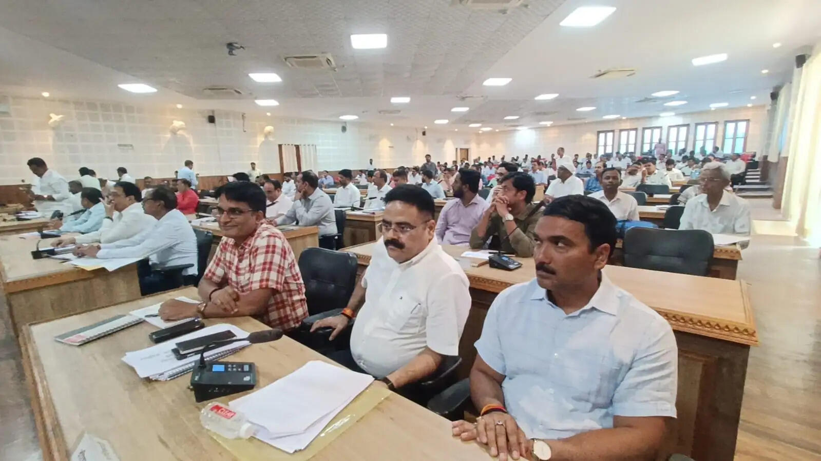 योजनाओं के क्रियान्वयन में किसी प्रकार की लापरवाही नहीं की जाएगी बर्दाश्त : कमलेश पासवान