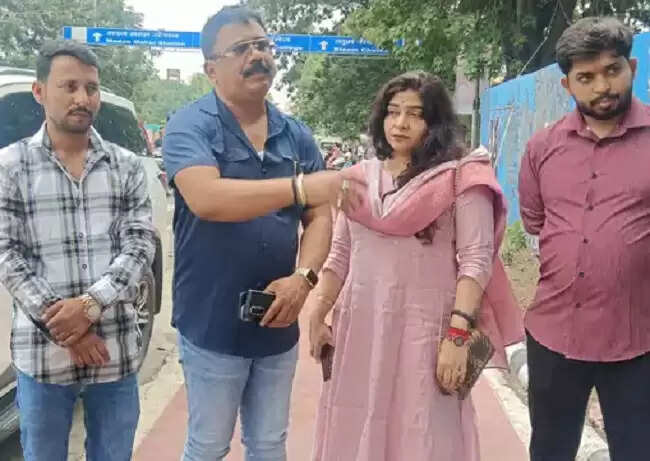 यूपी के भाजपा नेता पर जबलपुर में हमला, परिवार के साथ मारपीट कर लूटी सोने की चेन