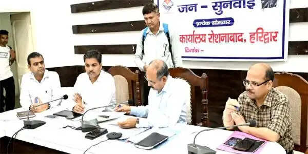 जनसुनवाई में 38 शिकायतें दर्ज, 18 का निस्तारण
